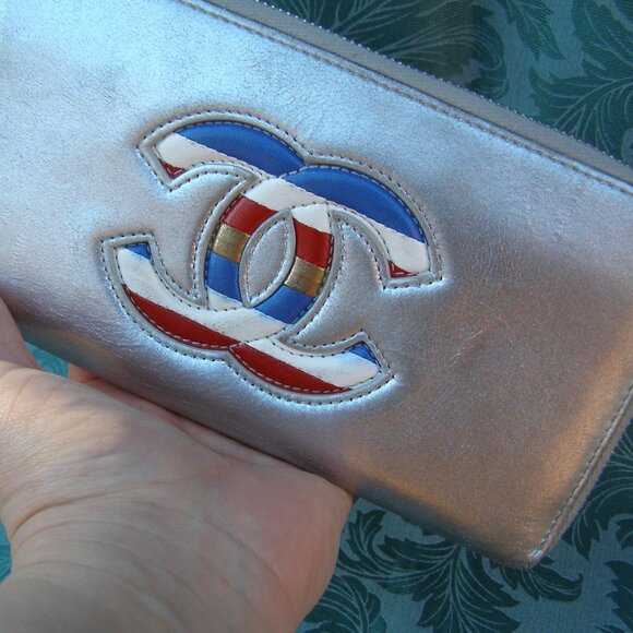 RARE Authentic CHANEL Silver Leather Wallet EUC with Card - Picture 7 of 15